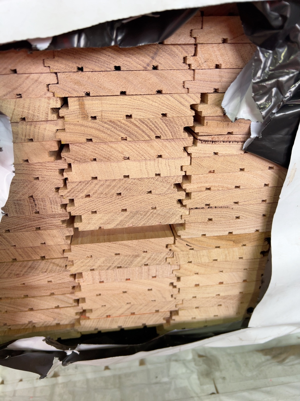 85X14 AUSTRALIAN CHESTNUT FEATURE GRADE OVERLAY FLOORING- 85X14 AUSTRALIAN CHESTNUT FEATURE GRADE OVERLAY FLOORING-