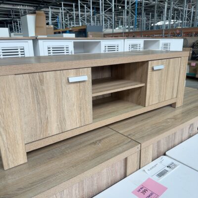 EX HIRE - OAK LAMINATE 1400MM ENTERTAINMENT UNIT, SOLD AS IS