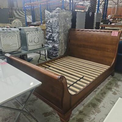 NEW ASH WOOD SLEIGH QUEEN SIZE BED RRP$2000 AU1208