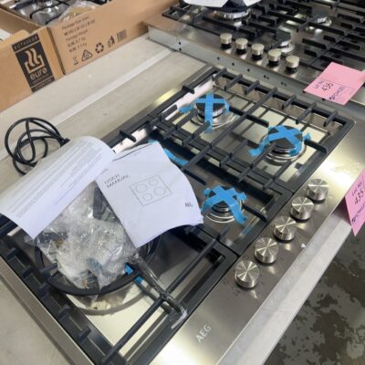 AEG HG75FXB 750MM GAS COOKTOP, 5 BURNER WITH RECESSED BURNERS, POWERFUL TRIPLE RING WOK BURNER FOR HIGH HEAT, CAST IRON TRIVETS, RRP$1999