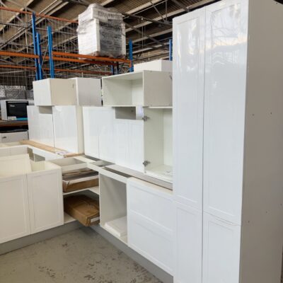 NEW L SHAPE KITCHEN IN MATT WHITE SHAKER PROFILE, 2 PAC MATTE WHITE WITH 600MM PANTRY