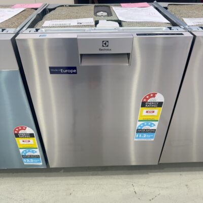 ELECTROLUX ESF97400ROX DISHWASHER, WITH COMFORT LIFT, MAXIFLEX DRAWER SPACE, AIRDRY TECHNOLOGY, BEAM ON FLOOR INDICATOR & 14 PLACE SETTING, 12 MONTH WARRANTY RRP$1499 ELECTROLUX ESF97400ROX DISHWASHER, WITH COMFORT LIFT, MAXIFLEX DRAWER SPACE, AIRDRY TECHNOLOGY, BEAM ON FLOOR INDICATOR & 14 PLACE SETTING, 12 MONTH WARRANTY RRP$1499