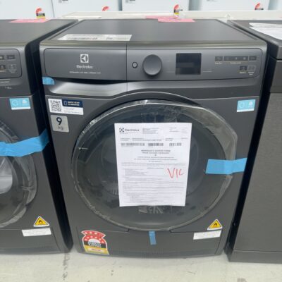 ELECTROLUX EDH902R9SC 900 SERIES 9KG HEAT PUMP DRYER WITH STEAM DELIVERS SUPERIOR DRYING PERFORMANCE, DARK ONYX WITH 12 MONTH WARRANTY RRP$1999