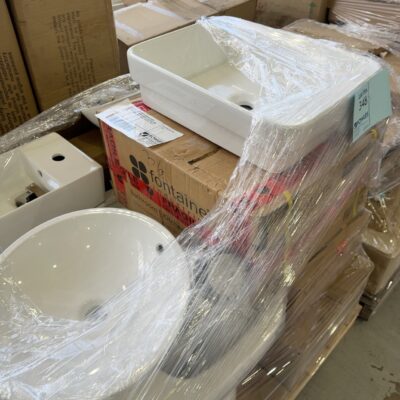 PALLET OF ASSORTED PLUMBING GOODS, INCLUDES BASIN, BASIN MIXER, KITCHEN SINK, TOILET CISTERNS, AND TOILET SIUITES, SOLD AS IS