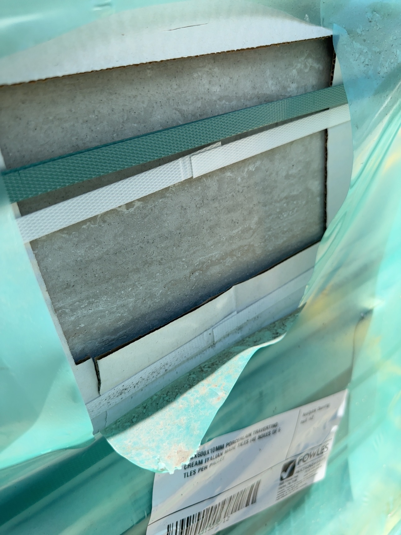 300X600X10MM PORCERLAIN TRAVERTINO CREAM ITALIAN MADE TILES (40 BOXES OF 6 TLES PER PALLET 300X600X10MM PORCERLAIN TRAVERTINO CREAM ITALIAN MADE TILES (40 BOXES OF 6 TLES PER PALLET