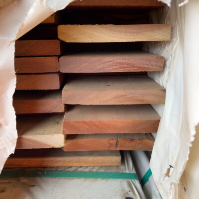 135X19 FEATURE GRADE SPOTTED GUM DECKING- (PACK CONSISTS OF RANDOM SHORT LENGTHS) 135X19 FEATURE GRADE SPOTTED GUM DECKING- (PACK CONSISTS OF RANDOM SHORT LENGTHS)