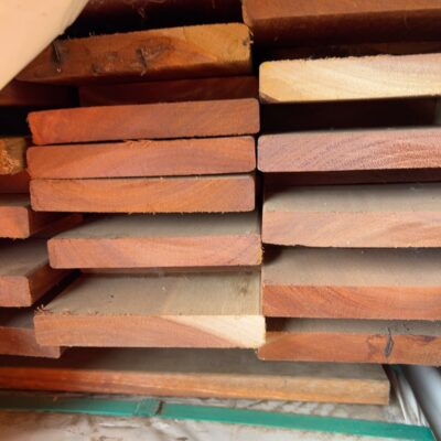 135X19 FEATURE GRADE SPOTTED GUM DECKING- (PACK CONSISTS OF RANDOM SHORT LENGTHS)