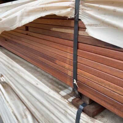 135X19 FEATURE GRADE SPOTTED GUM F/J DECKING