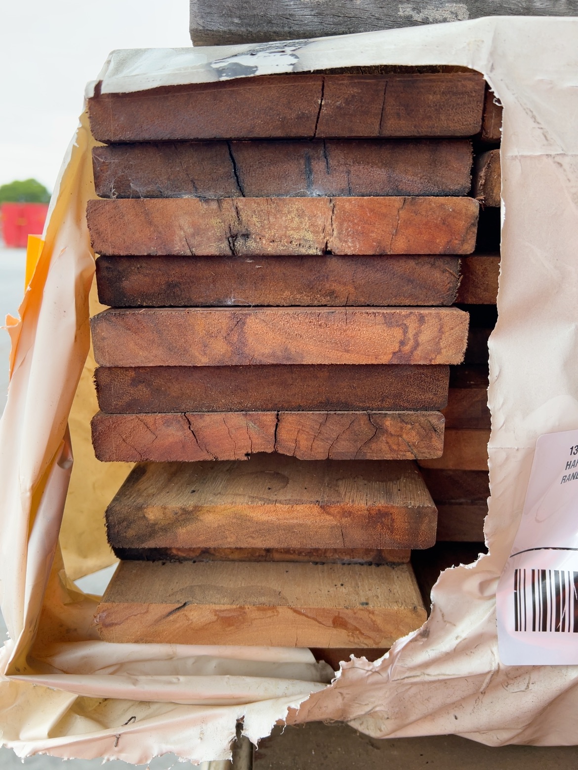 135X19 FEATURE GRADE QLD MIXED HARDWOOD DECKING- (PACK CONSISTS OF RANDOM SHORT LENGTHS) 135X19 FEATURE GRADE QLD MIXED HARDWOOD DECKING- (PACK CONSISTS OF RANDOM SHORT LENGTHS)