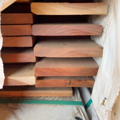 135X19 FEATURE GRADE SPOTTED GUM DECKING- (PACK CONSISTS OF RANDOM SHORT LENGTHS)