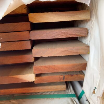 135X19 FEATURE GRADE SPOTTED GUM DECKING- (PACK CONSISTS OF RANDOM SHORT LENGTHS)