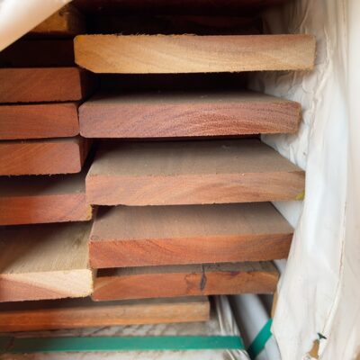 135X19 FEATURE GRADE SPOTTED GUM DECKING- (PACK CONSISTS OF RANDOM SHORT LENGTHS) 135X19 FEATURE GRADE SPOTTED GUM DECKING- (PACK CONSISTS OF RANDOM SHORT LENGTHS)