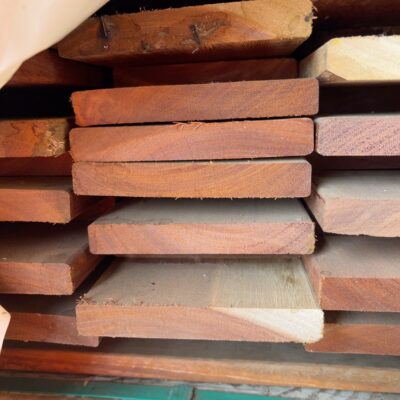 135X19 FEATURE GRADE SPOTTED GUM DECKING- (PACK CONSISTS OF RANDOM SHORT LENGTHS)