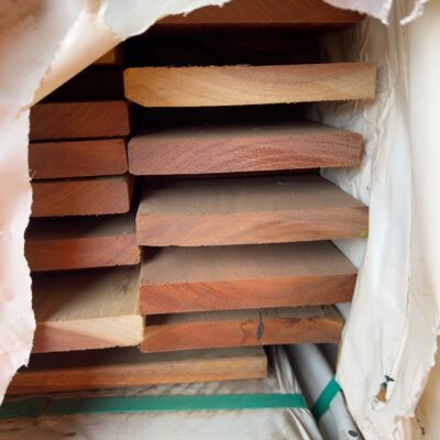 135X19 FEATURE GRADE SPOTTED GUM DECKING- (PACK CONSISTS OF RANDOM SHORT LENGTHS)