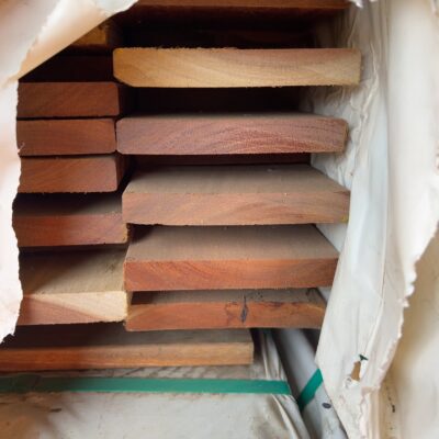 135X19 FEATURE GRADE SPOTTED GUM DECKING- (PACK CONSISTS OF RANDOM SHORT LENGTHS)