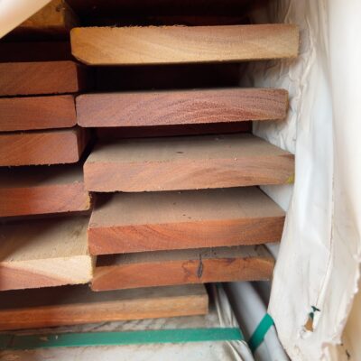 135X19 FEATURE GRADE SPOTTED GUM DECKING- (PACK CONSISTS OF RANDOM SHORT LENGTHS)