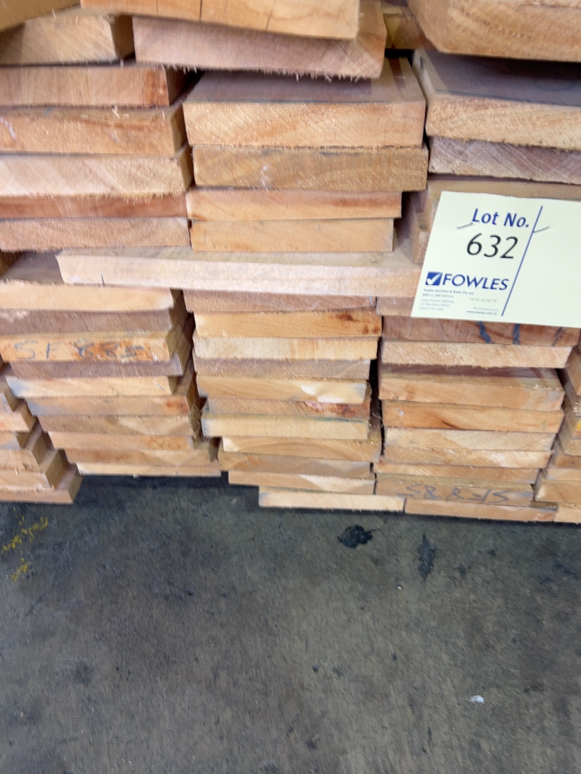 175X25 SAWN KAURI PINE 175X25 SAWN KAURI PINE