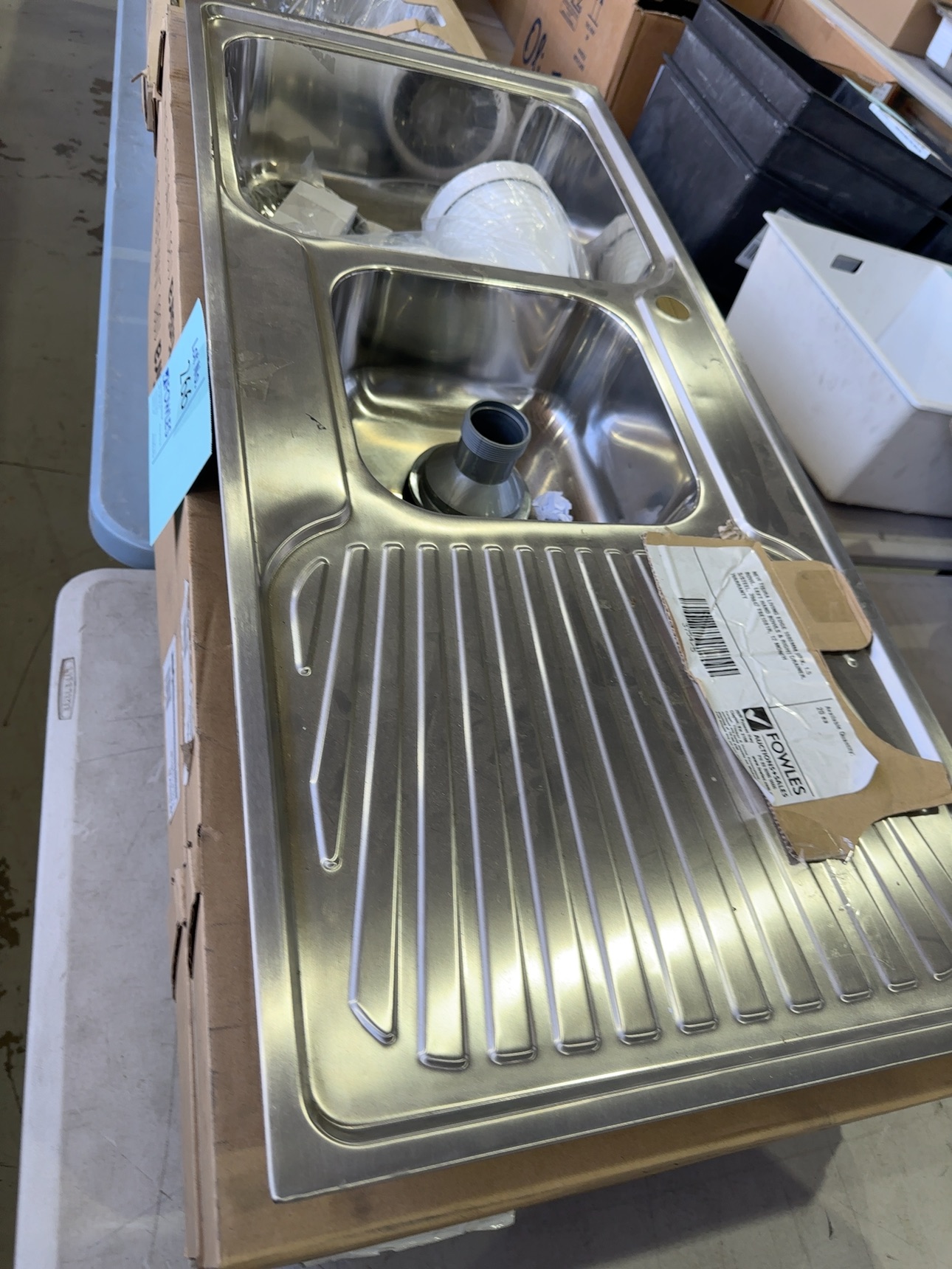 NEW TISIRA LIVING EDGE 1080MM SINK, 1.5 BOWL, LEFT HAND BOWLS & RIGHT DRAINER, S/STEEL, 39842 TSE1081R, 12 MONTH WARRANTY NEW TISIRA LIVING EDGE 1080MM SINK, 1.5 BOWL, LEFT HAND BOWLS & RIGHT DRAINER, S/STEEL, 39842 TSE1081R, 12 MONTH WARRANTY