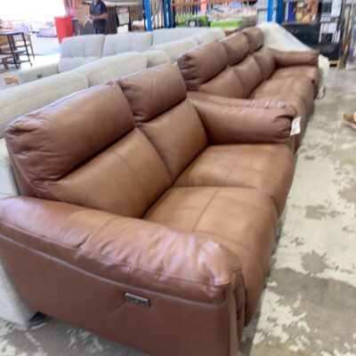SAMPLE FURNITURE - LEATHER 3 SEATER AND 2 SEATER LOUNGE SUITE, PECAN OSLO LEATHER, WITH ELECTRIC RECLINERS AND USB CHARGING SOLD AS IS
