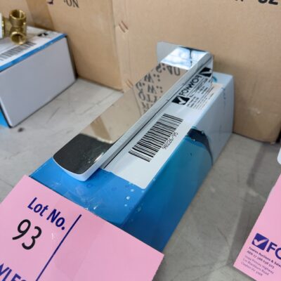 NEW LONDON WHITE & CHROME BATH SPOUT 200MM BTC8660 WITH 3 MONTH WARRANTY