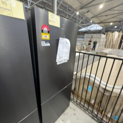 ELECTROLUX EBE4302BD-L MATTE BLACK FRIDGE WITH BOTTOM MOUNT FREEZER, 425 LITRE, WITH 12 MONTH WARRANTY ELECTROLUX EBE4302BD-L MATTE BLACK FRIDGE WITH BOTTOM MOUNT FREEZER, 425 LITRE, WITH 12 MONTH WARRANTY