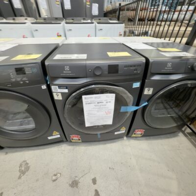 ELECTROLUX EDH902R9SC 900 SERIES 9KG HEAT PUMP DRYER WITH STEAM DELIVERS SUPERIOR DRYING PERFORMANCE, DARK ONYX WITH 12 MONTH WARRANTY RRP$1999