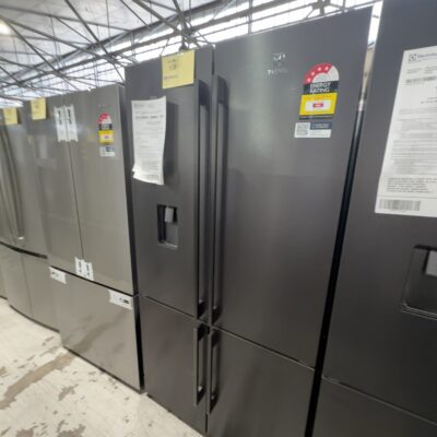 ELECTROLUX EQE5657BA BLACK FRENCH DOOR FRIDGE WITH WATER, TASTESEALPLUS CONVERTIBLE DRAWER ALLOWS YOU TO SWITCH BETEEN FRIDGE & FREEZER MODE, TASTELOCK AUTO CRISPER WITH AUTO HUMIDITY CONTROL KEEPS FOOD FRESHER, 12 MONTH WARRANTY