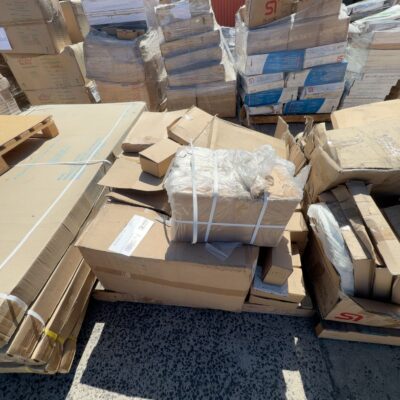 PALLET OF ASSORTED TOILET SEATS AND VANITY LEGS, SOLD AS IS PALLET OF ASSORTED TOILET SEATS AND VANITY LEGS, SOLD AS IS