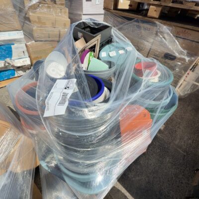 PALLET OF PLASTIC PLANT POTS INCLUDING HANGING, ROUND, RECTANGULAR ETC SOLD AS IS