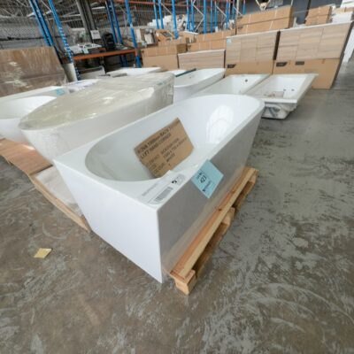 NEW KOVA 1500MM BACK TO THE WALL CORNER BATH, LEFT HAND, SOLD AS IS