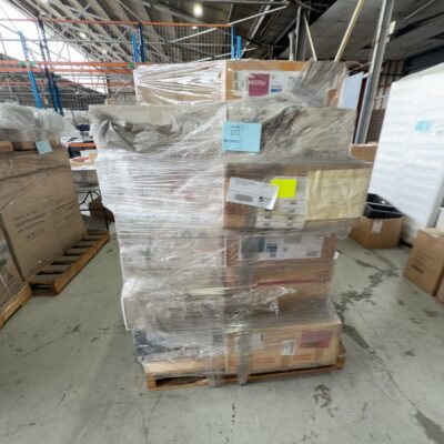 PALLET OF ASSORTED KITCHEN SINKS, INCLUDING FRANKE, OLIVERI, CLARK ETC, SOLD AS IS NO WARRANTY
