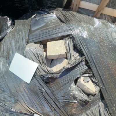PALLET OF GRANITE COBBLESTONES 100MM X 100MM, UNKNOWN QTY SOLD AS IS