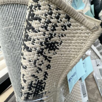 EX DISPLAY RUG - SOLD AS IS, APPROXIMATE SIZE 150 - 160CM WIDE X 210 - 230CM LONG EX DISPLAY RUG - SOLD AS IS, APPROXIMATE SIZE 150 - 160CM WIDE X 210 - 230CM LONG