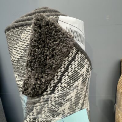 EX DISPLAY RUG - SOLD AS IS, APPROXIMATE SIZE 150 - 160CM WIDE X 210 - 230CM LONG EX DISPLAY RUG - SOLD AS IS, APPROXIMATE SIZE 150 - 160CM WIDE X 210 - 230CM LONG