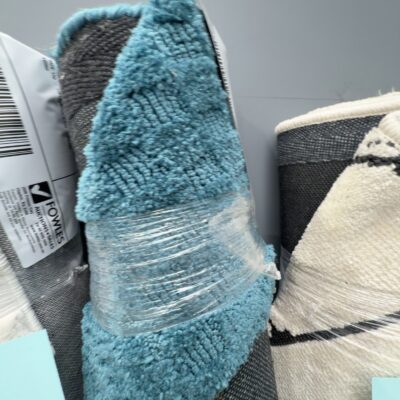 EX DISPLAY RUG - SOLD AS IS, APPROXIMATE SIZE 150 - 160CM WIDE X 210 - 230CM LONG EX DISPLAY RUG - SOLD AS IS, APPROXIMATE SIZE 150 - 160CM WIDE X 210 - 230CM LONG