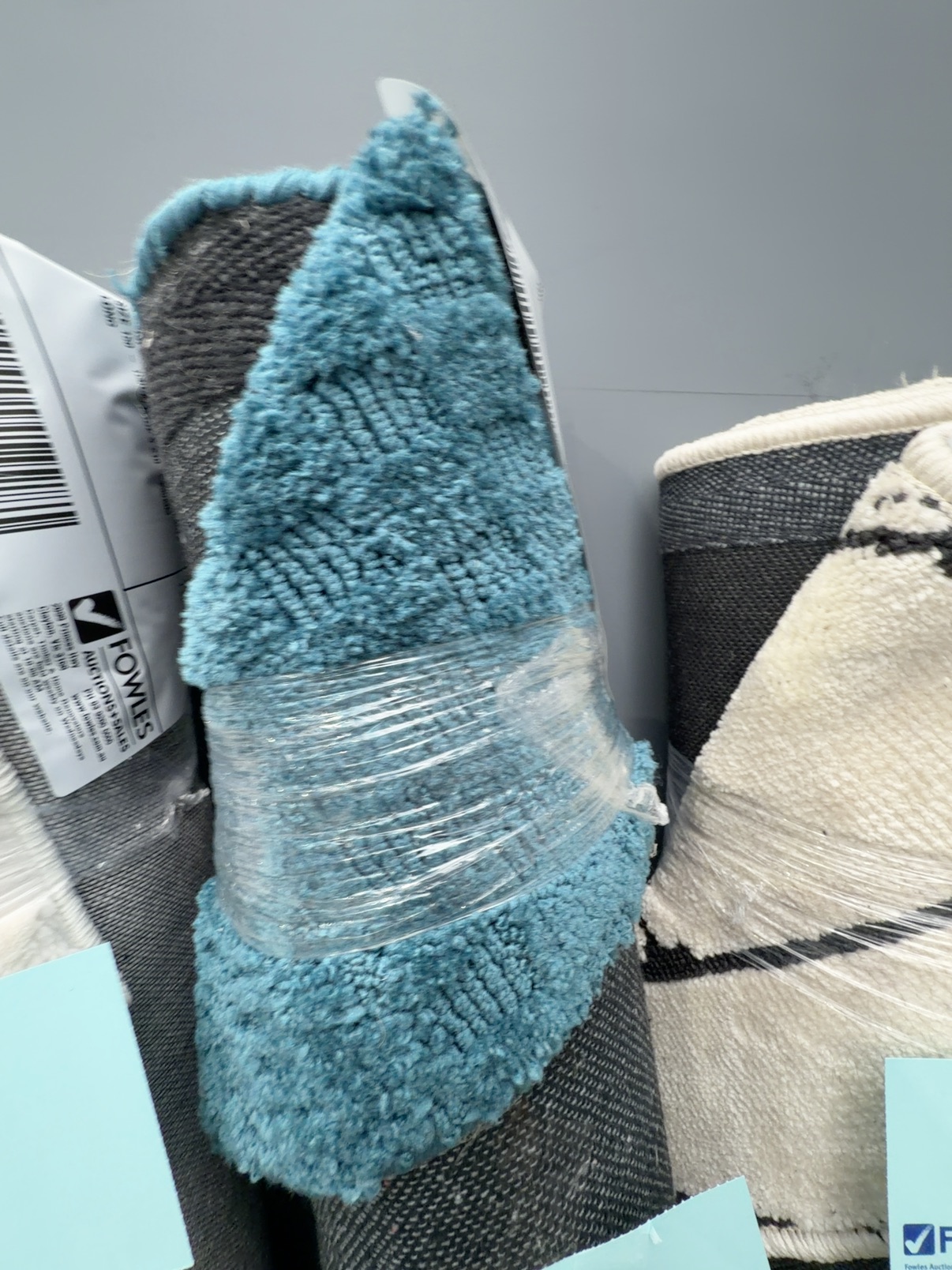 EX DISPLAY RUG - SOLD AS IS, APPROXIMATE SIZE 150 - 160CM WIDE X 210 - 230CM LONG EX DISPLAY RUG - SOLD AS IS, APPROXIMATE SIZE 150 - 160CM WIDE X 210 - 230CM LONG