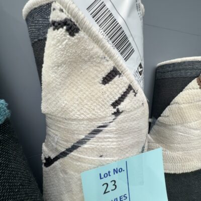 EX DISPLAY RUG - SOLD AS IS, APPROXIMATE SIZE 150 - 160CM WIDE X 210 - 230CM LONG EX DISPLAY RUG - SOLD AS IS, APPROXIMATE SIZE 150 - 160CM WIDE X 210 - 230CM LONG