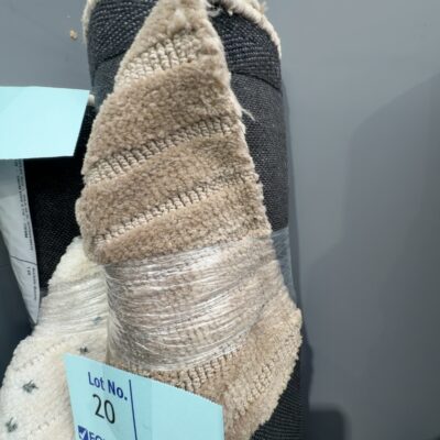 EX DISPLAY RUG - SOLD AS IS, APPROXIMATE SIZE 150 - 160CM WIDE X 210 - 230CM LONG EX DISPLAY RUG - SOLD AS IS, APPROXIMATE SIZE 150 - 160CM WIDE X 210 - 230CM LONG