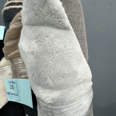 EX DISPLAY RUG - SOLD AS IS, APPROXIMATE SIZE 150 - 160CM WIDE X 210 - 230CM LONG EX DISPLAY RUG - SOLD AS IS, APPROXIMATE SIZE 150 - 160CM WIDE X 210 - 230CM LONG