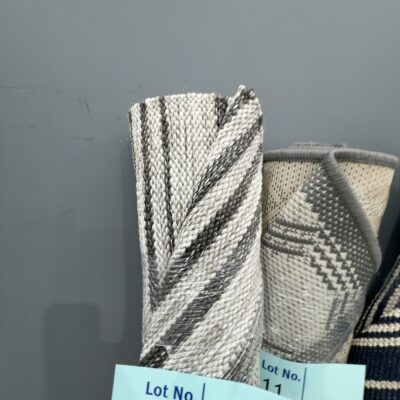 EX DISPLAY RUG - SOLD AS IS, APPROXIMATE SIZE 150 - 160CM WIDE X 210 - 230CM LONG EX DISPLAY RUG - SOLD AS IS, APPROXIMATE SIZE 150 - 160CM WIDE X 210 - 230CM LONG