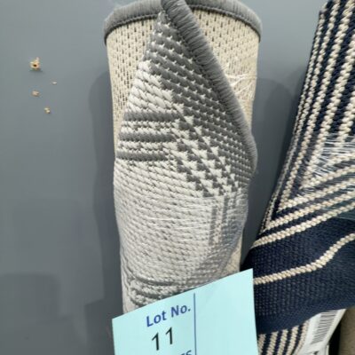 EX DISPLAY RUG - SOLD AS IS, APPROXIMATE SIZE 150 - 160CM WIDE X 210 - 230CM LONG EX DISPLAY RUG - SOLD AS IS, APPROXIMATE SIZE 150 - 160CM WIDE X 210 - 230CM LONG