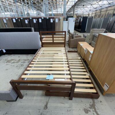 NEW SOMERSET DARK BROWN TIMBER KING SINGLE GUEST BED WITH KING SINGLE SPRUNG LEG TRUNDLE