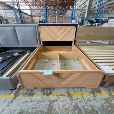 EX DISPLAY EVA GASLIFT QUEEN BEDFRAME, MESSMATE HERRINGBONE TIMBER, **HAS BEDBASE AND CENTRE RAILS BUT MISSING GASLIFT ARMS, USE AS STANDARD BEDBASE ONLY** SOLD AS IS