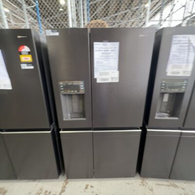 WESTINGHOUSE WQE6170BB BLACK QUAD DOOR FRIDGE WITH ICE AND WATER, 609 LITRE WITH FLEXIBLE DOOR THAT CAN BE FRIDGE OR FREEZER, HUMIDITY CONTROLLED CRISPERS, SNACKZONE, WITH 12 MONTH WARRANTY