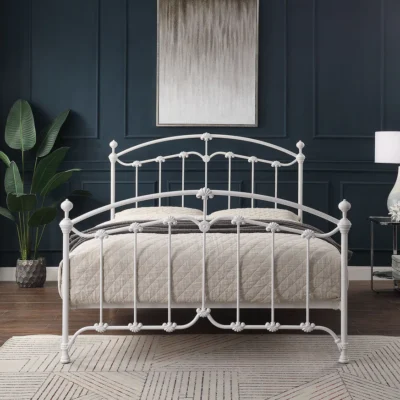 NEW KING SIZE WHITE CAST & WROUGHT IRON BED, CLASSIC FRENCH STYLE WITH DELICATED HAND FORMED CURVES & DECORATIVE CASTINGS, WHITE POWDER COAT, AU0248