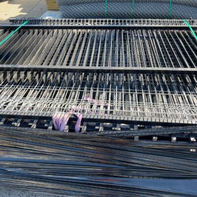 PALLET OF METAL FENCE PANELS PALLET OF METAL FENCE PANELS
