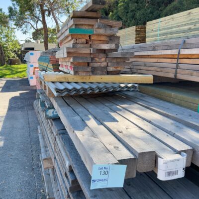 MIXED PALLET INCLUDING METAL ROOFING SHEETS, POSTS AND WEATHERED TIMBER OFFCUTS