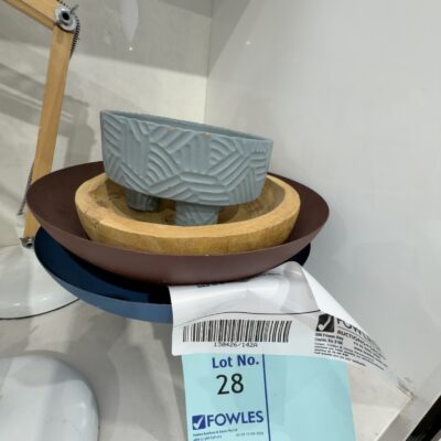 EX STAGING - LOT OF ASSORTED BOWLS, SOLD AS IS EX STAGING - LOT OF ASSORTED BOWLS, SOLD AS IS