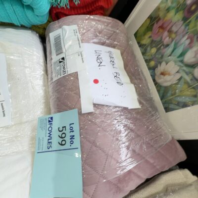 EX STAGING - LOT OF ASSORTED QUEEN BED LINEN, SOLD AS IS