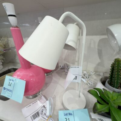 EX STAGING - CREAM METAL DESK LAMP, SOLD AS IS EX STAGING - CREAM METAL DESK LAMP, SOLD AS IS